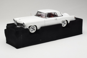 Lincoln Continental Mark II Branco Road Signature 1:18 20078-P1 Metal