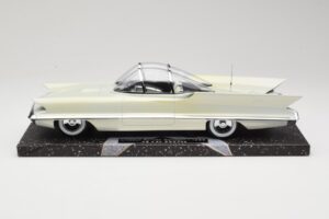 Lincoln Futura Concept Branco Minichamps 1:18 107082030 Metal - imagem 3 de 6