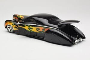 Lincoln Zephyr Scrape Custom Preto com Chamas Hot Wheels 1:18 57319 Metal - imagem 5 de 8