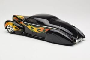 Lincoln Zephyr Scrape Custom Preto com Chamas Hot Wheels 1:18 57319 Metal - imagem 7 de 8