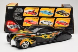 Lincoln Zephyr Scrape Custom Preto com Chamas Hot Wheels 1:18 57319 Metal - imagem 8 de 8