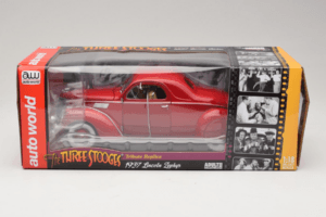 Lincoln Zephyr The Three Stooges Carro de Filme Auto World 1:18 AWSS113/06 Metal - imagem 5 de 5