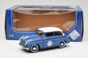 Lloyd Alexander TS #234 Azul Revell 1:18 08463 Metal - imagem 8 de 8