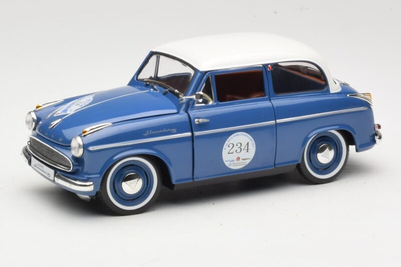 Lloyd Alexander TS #234 Azul Revell 1:18 08463 Metal