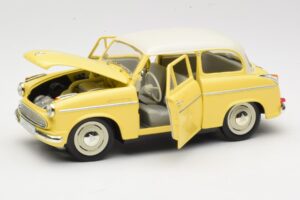 Lloyd Alexander TS Amarelo Revell 1:18 08958 Metal - imagem 2 de 8