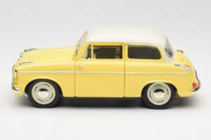 Lloyd Alexander TS Amarelo Revell 1:18 08958 Metal - imagem 4 de 8