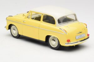 Lloyd Alexander TS Amarelo Revell 1:18 08958 Metal - imagem 7 de 8