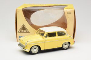 Lloyd Alexander TS Amarelo Revell 1:18 08958 Metal - imagem 8 de 8