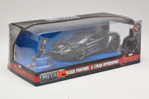 Lykan HyperSport Black Panther Com Figura Metals Diecast 1:24 99723 Metal - imagem 2 de 3