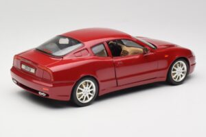 Maserati 3200 GT Vermelho Escuro Bburago 1:18 3341-M2 Metal - imagem 3 de 8