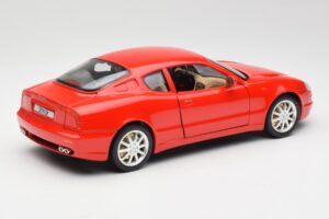 Maserati 3200 GT Vermelho Bburago 1:18 3341 Metal - imagem 3 de 8