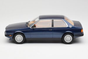 Maserati Biturbo Coupe Azul Escuro Metálico Minichamps 1:18 107123500 Metal - imagem 3 de 6