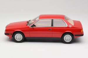 Maserati BiTurbo Coupe Rosso Corsa Minichamps 1:18 107123501 Resina - imagem 3 de 6