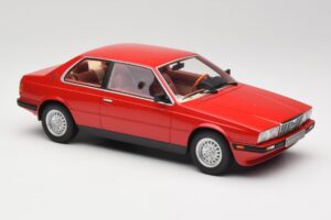 Maserati BiTurbo Coupe Rosso Corsa Minichamps 1:18 107123501 Resina - imagem 4 de 6