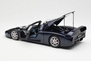 Maserati MC12 Road Car Azul Metallic AUTOart 1:18 75802 Metal - imagem 5 de 8
