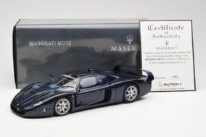 Maserati MC12 Road Car Azul Metallic AUTOart 1:18 75802 Metal - imagem 8 de 8