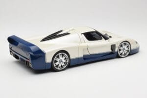 Maserati MC12 Branco Azul Hot Wheels 1:18 G7158 Metal - imagem 3 de 8