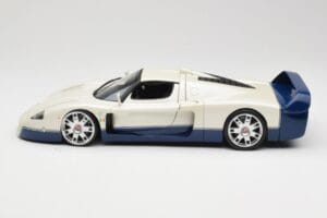 Maserati MC12 Branco Azul Hot Wheels 1:18 G7158 Metal - imagem 4 de 8