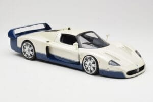 Maserati MC12 Branco Azul Hot Wheels 1:18 G7158 Metal - imagem 6 de 8