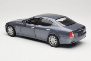 Maserati Quattroporte Blue Metallic Hot Wheels 1:18 B7003 Metal - imagem 7 de 8