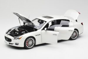 Maserati Quattroporte VI GTS Alpine Branco AUTOart 1:18 75808 Metal - imagem 2 de 8