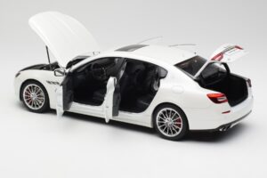 Maserati Quattroporte VI GTS Alpine Branco AUTOart 1:18 75808 Metal - imagem 5 de 8