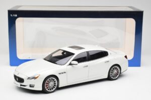 Maserati Quattroporte VI GTS Alpine Branco AUTOart 1:18 75808 Metal - imagem 8 de 8