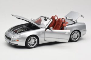 Maserati Spyder Prata Maisto 1:18 31667 Metal - imagem 2 de 8