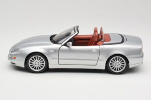 Maserati Spyder Prata Maisto 1:18 31667 Metal - imagem 4 de 8