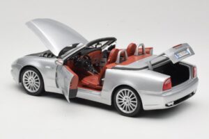 Maserati Spyder Prata Maisto 1:18 31667 Metal - imagem 5 de 8