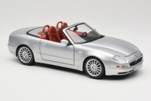 Maserati Spyder Prata Maisto 1:18 31667 Metal - imagem 6 de 8