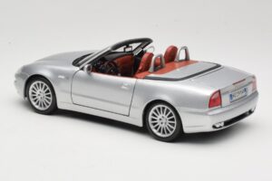 Maserati Spyder Prata Maisto 1:18 31667 Metal - imagem 7 de 8