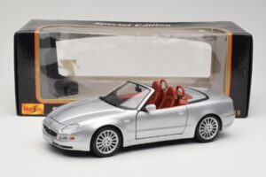 Maserati Spyder Prata Maisto 1:18 31667 Metal - imagem 8 de 8