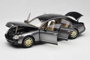 Maybach 57 SWB Caspian Black Himalayas Grey AUTOart 1:18 76151 Metal - imagem 2 de 9