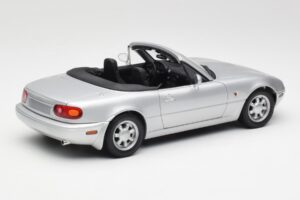 Mazda MX-5 Miata NA Highlight Prateado Gate 1:18 1015 Metal - imagem 3 de 8