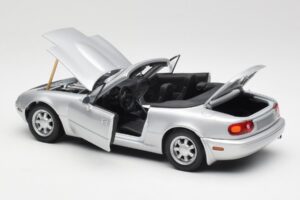 Mazda MX-5 Miata NA Highlight Prateado Gate 1:18 1015 Metal - imagem 5 de 8