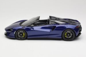 McLaren Artura Spider Roxo GT Spirit 1:18 GT515 Resina - imagem 3 de 6