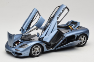 McLaren F1 Azul LCD 1:18 LCD18014-BU Metal - imagem 2 de 8
