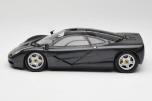 McLaren F1 Carbon Preto Metálico Minichamps 1:18 530133420 Metal - imagem 4 de 8