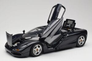 McLaren F1 Dark Blue Metallic Minichamps 1:12 530133128 Metal - imagem 2 de 9