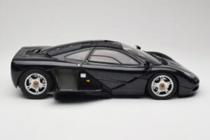 McLaren F1 Dark Blue Metallic Minichamps 1:12 530133128 Metal - imagem 4 de 9