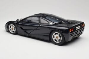 McLaren F1 Dark Blue Metallic Minichamps 1:12 530133128 Metal - imagem 8 de 9