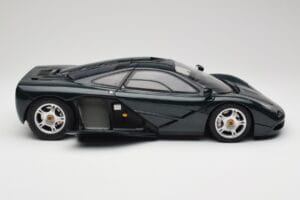 McLaren F1 Dark Green Metallic Minichamps 1:12 530133127 Metal - imagem 4 de 9