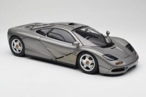 McLaren F1 Dark Silver Minichamps 1:12 530133124 Metal - imagem 6 de 8