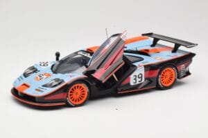 McLaren F1 GTR #39 Gulf R. Bellm / A. Gilbert / M. Sekiya 24 Hours of Le Mans 1997 UT Models 1:18 39725 Metal - imagem 2 de 8