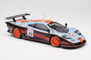 McLaren F1 GTR #39 Gulf R. Bellm / A. Gilbert / M. Sekiya 24 Hours of Le Mans 1997 UT Models 1:18 39725 Metal - imagem 6 de 8