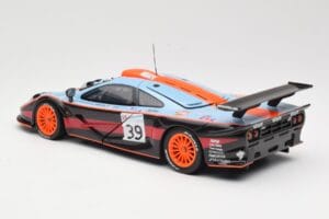 McLaren F1 GTR #39 Gulf R. Bellm / A. Gilbert / M. Sekiya 24 Hours of Le Mans 1997 UT Models 1:18 39725 Metal - imagem 7 de 8
