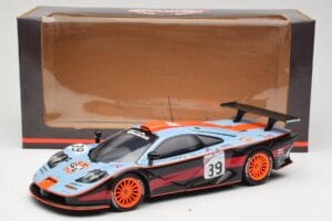 McLaren F1 GTR #39 Gulf R. Bellm / A. Gilbert / M. Sekiya 24 Hours of Le Mans 1997 UT Models 1:18 39725 Metal - imagem 8 de 8