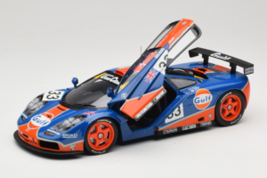 McLaren F1 GTR Gulf #33 R. Bellm / M. Weaver / J-J. Lehto 24 Hours of Le Mans 1996 UT Models 1:18 530161833 Metal - imagem 2 de 8