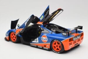 McLaren F1 GTR Gulf Racing #33 S. Bellm / A. Weaver / J. Lehto 24 Hours of Le Mans 1996 Minichamps 1:18 530133633 Metal - imagem 5 de 8